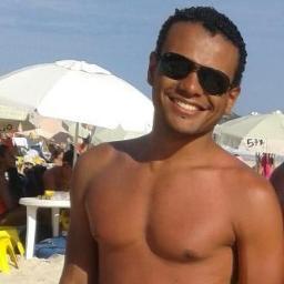 Leonino,teacher,pós-graduando,ruralino,carioca,bem humorado e às vezes inconstante.Sou aquilo que manifesto =) WELCOME! XOXO