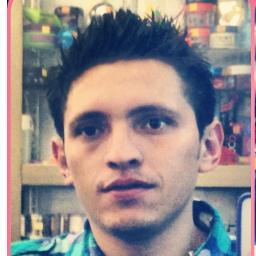 Soy Ing. industrial, practico skateboarding, aficionado a mi familia y al futbol.
Relajado.