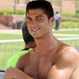 Twitter feito para fãs do jogador @Cristiano ! Segue?     (Família CR7)  Sempre contigo #CristianoRonaldo , Since:04/10/12.