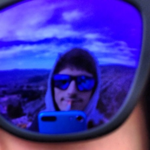 dirtsanju's profile picture. Licenciado en luz, fuego y destrucción