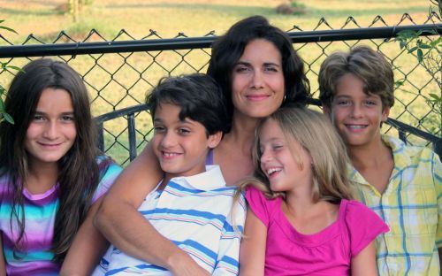 Wife, mom, homeschooler, maternity-newborn-child photographer, local actress, child of God, and cake decorator extraodinaire!