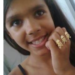 ''∞Meu cabelo não é perfeito. Eu não sou linda. Minhas unhas não são grandes. Meu corpo não é lindo. Meu sorriso não é certinho. Eu não sou a mais gostosa. Não