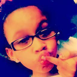 hit follow & ill follow back : ) #TeamHelllloKiitty  , #TeamLightSkin & #TeamMakinnnMoney ! 33