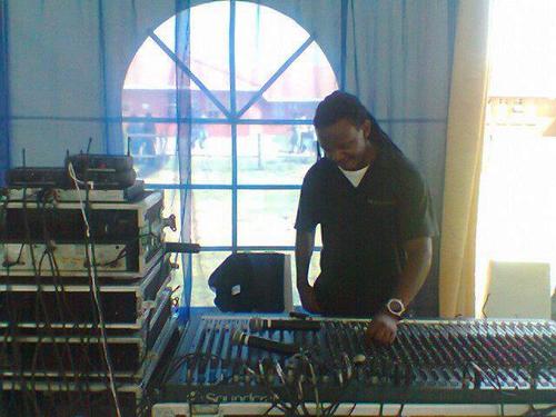 A profetional sound engineer/vocalist
