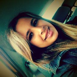 Prazer meu nome e Amanda sou simpática inteligente engraçada sou muito feliz odeio falsidade amo minha vida so mesmo me conhecendo para saber quem eu sou !