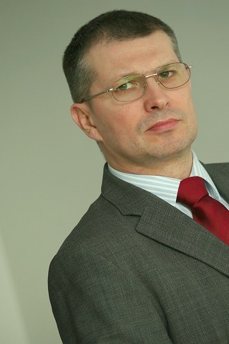 Wirtschaftsjournalist,Aktensammler,Zeitungsleser,Karpfenangler, Pilzesammler, Wanderer, Hundefreund, Freund der italienischen Küche, VW-Fahrer