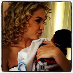 Iphone_luar's profile picture. Fui ver o que era felicidade no dicionário, mas a definição estava errada. Deveria constar o nome de vocês : @lua_blanco @aguiarthur ♥♥ since:15/09/2012