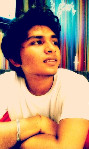 davidarnold122's profile picture. 