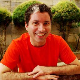 Psicólogo, mestre, professor UFMG, psicoterapeuta, escritor e artista plástico. Escreveu “Travessia”, danielrochasilveira@ufmg.br danielrochasilveira@gmail.com