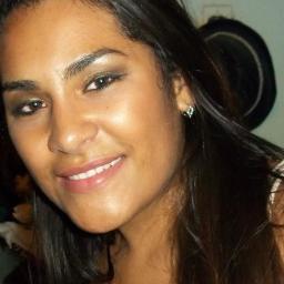 Amiga, companheira, filha e uma eterna aprendiz, às vezes menina e sempre MULHER. Amante dos animais e da natureza...