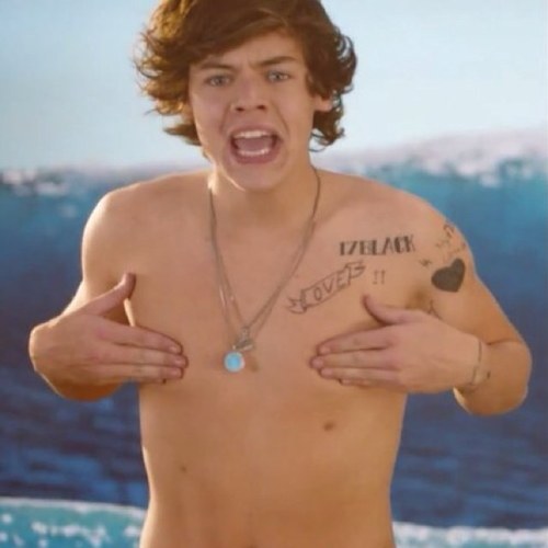 Directioner for LIFE :) I'm in love with all my followers ;) feeling 0/5 xx love you Ian Thomas x