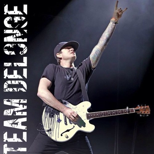 Tom DeLonge fan account, also on fb http://t.co/5idX6ClOXf