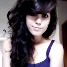 Sou aquela que não segue padrões...
Que estrapola na hora de se divertiir
Que ama além do que se chama amor ~~♥
*sou a garota que é considerada diferente...