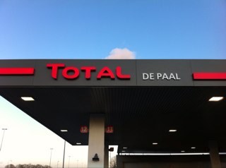 Total tankstation gelegen aan de A1 tussen Apeldoorn en Deventer. Voorzien van broodjescorner, snackhoek, Toll Collect terminals.