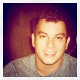Con las cosas claras y sin ataos.
Sé que no soy un modelo de revistas, pero tengo lo mío.
Aventurero y sencillo, medio ñoño. Bebedor y fumador social.