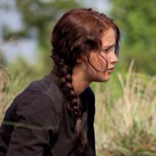 Soy la novia de haymitch, la que nunca aparecio en el libro por que suzanne lo quizo guardar en secreto3.