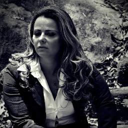 Amu aqueles q me querem bem, e tento conquistar aqueles q nao qerer meu bem,Vou ta a minha cara tapa por pessoas q eu amu Vivi,Um dia irei ti ver! Te amu demais