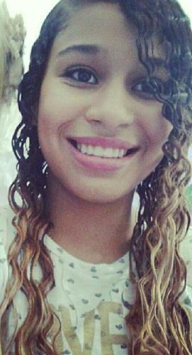 Sorria Bonito e deixe os outros qqererem Descobrir qual ê o segredo qqe Faz vooc sorrir. assim , ;)