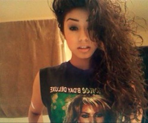 Hi its Lizzy my mom @bigbottyindia i hate hoes i dont fuck with bitches dont kill my vibe #Single