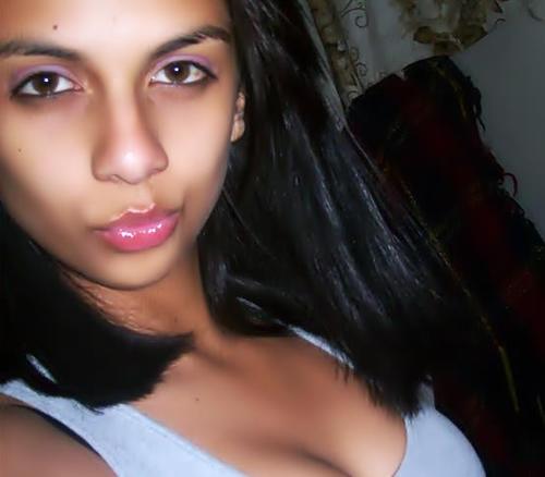 Divertida ; simpatica ; alegre ; timida ; extressada ; magra ; ai esta um poquiho de mim *_*