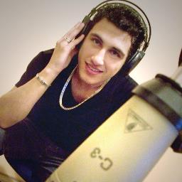 Cantor, compositor, escritor, produtor, e amante da música... Aquele que luta por seus objetivos! ...O Senhor é o meu pastor, e NADA me faltará... #ALEGRIA