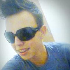 Vivo minha vida com alegria e muita positividade, levo a vida na brincadeira, pois tudo na brincadeira se torna magia!