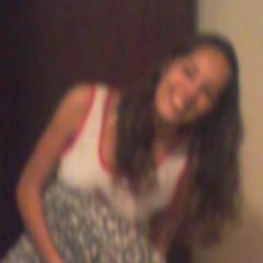 Sou aquela tipica garota que gosta de mt doce e rir alto. :)