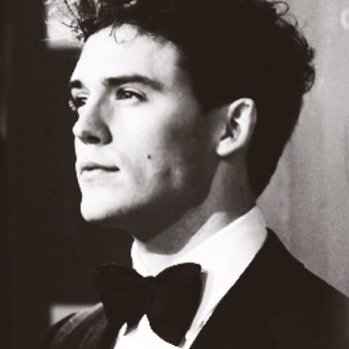 ➳ The Hunger Games is basically my life. ➳ Joshua Ryan Hutcherson is gorgeous perfection.