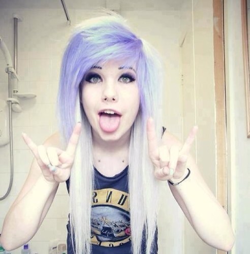 Hey :3 im Autumn. Follow me, feel free to dm if you ever need a shoulder to cry on xx @XxCoveIsADinoxX is my bestEst friend xx