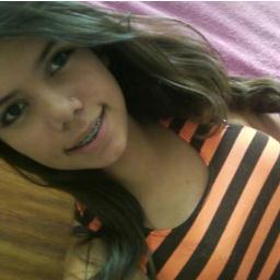 Vivo com α cαbeçα nα luα com músicα no ouvido e corαção nα bocα sei mt bem oq quero.sorri bonito e deixα os outros querendo saber o segredo de ser feliz.