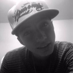 DJ 2PEEH :15 Aninhos, mllk Feio , Gordo pra Porra rs , Feliz Humildade sempre. #MSN lucas_caiovieira@hotmail.com  @EQPZNPRODUCOES MANÉ ! (Y)