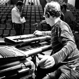 Compositor , cantor, arranjador, tecladista, co-fundador da Banda 14 Bis .Tem interesse em História, Idade Média, Arte e gente que reflete a beleza da vida.