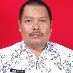 Guru di Cirebon
Sudah menikah
Menulis artikel dan cerpen di beberapa media lokal. Wartawan Majalah Dialektika