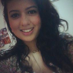 Larissa ; #Libriana ; viciada em #Chocolate  ; http://t.co/4blETN3A Instagram : LariSantiago