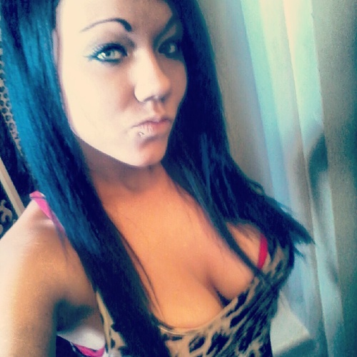 thatbitchhh23's profile picture. I dont sugar coat shit #savethebullshit get the fuck up out my face.