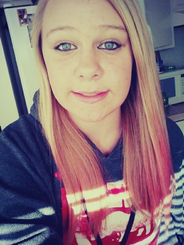 IloveMyBestFriendLogan(: IHateSnobbs. AndILoveToText(: