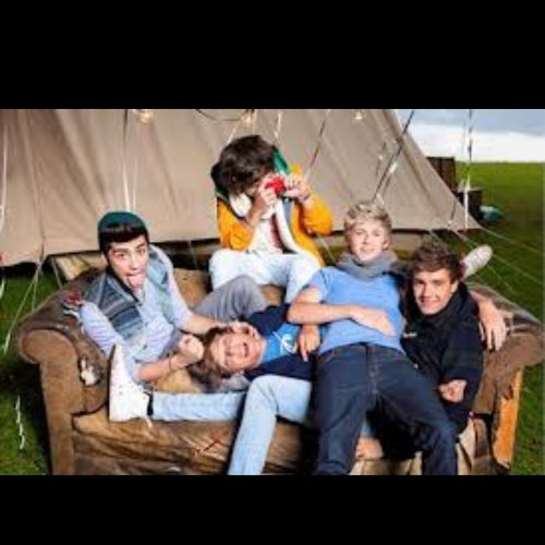 We ship zeerie and elounor:) not larry k love u all!!
