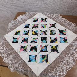 snowdropquilt's profile picture. 手芸普及協会講師科に在籍。 自分の働くお店で、パッチワークの講師として、活動中。3人の姫と猫姫２匹。。毎日楽しくチクチク。。。３０sの布が大好きです。
