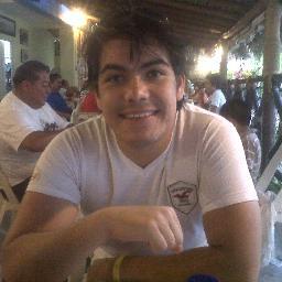 Estudante de la Facutad de Economía de la Maxima Casa de Estudios  la UNAM orgullo azul y oro!!!