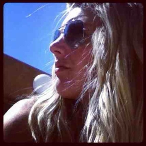 k8tothegib's profile picture. Blonde whirlwind, floral arranger, marketing whizz and a secret fish. Loves all things simple, stylish and honest x