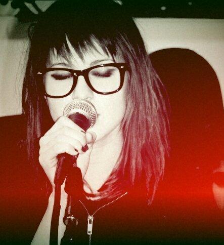 Rock/Indie. || Paramore, The Beaches & Suicide Silence. || haha well ima sibuna too :)