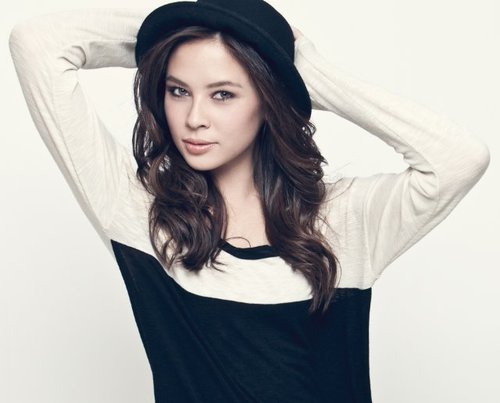 I'm Renesmee Carlie Cullen, the only hybrid who you'd wanna be with. @AliceeCullenn_ is my best friend ♥ looking for my #jacobblack and family~RPSingle.