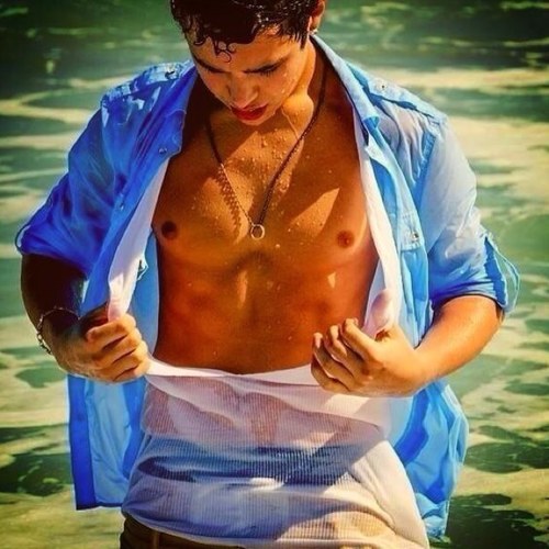 Just another girl who has fallen in love with everything about @AustinMahone ♥