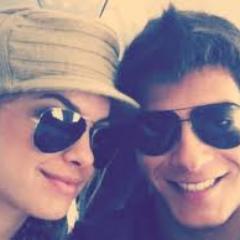 SOU MUITO SIMPATICA, AMO MUITO REBELDE PRINCIPALMENTE O CASAL LUAR !!!!