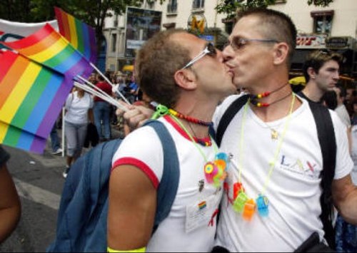 Gay desperé d'une gauche moralisatrice et incapable! Formons une alternative politique et societale a droite!