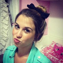 Fc dedicado para a diva @FabiSantina s22'  Seguido pela Fabi ♥  Dona: @TheBeatrizNunes ♥