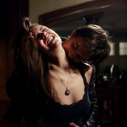 “Só porque eu falo muito não significa que eu sei do que estou falando.”
- The Vampire Diaries