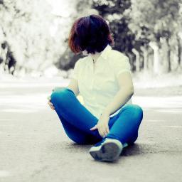 أنا
الممددة كالمدينة
.. اتمادى على الليل..
.. اطفئ أضوائي.
.. وأشعل وجهك..!