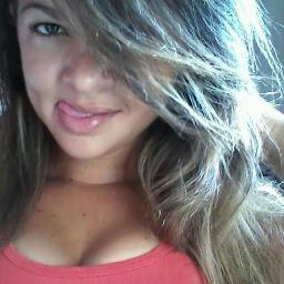 Muitα gεntε mε copiα, mε imitα, mε iггitα, mαis tô tгαnquilα.. isso só mostгα o quαnto eu sou picα..!♪ ,
  E Curtoo Reggae  Bob'Marley ..♪♫