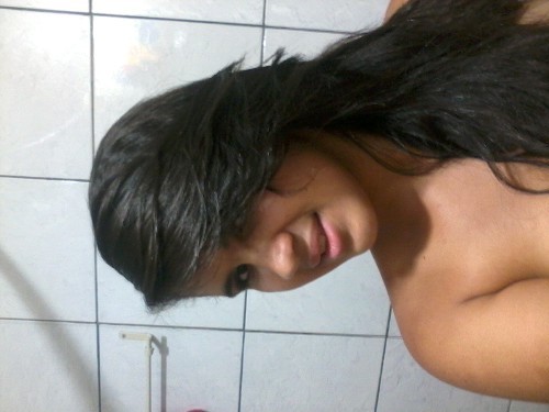 ~ α gαrotiinhα imperfeitα,
αqeelα qeê chorα de dor,
αqeelα qeê ja sofreu poor αmor,
αqeelα qe sαbe se αrrepender ♥